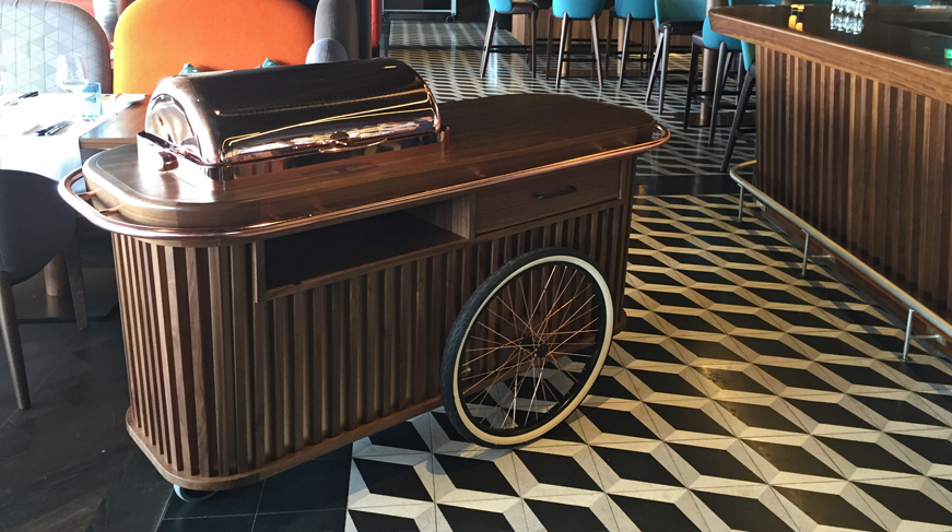 Tranchierwagen im Restaurant George Grill & Bar, Zürich